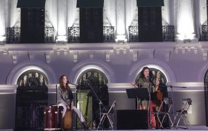 La cantante chilena Margarita Cruz se presentó en Plaza de Armas