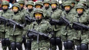 Comandan mujeres por primera vez contingentes en Desfile Cívico Militar