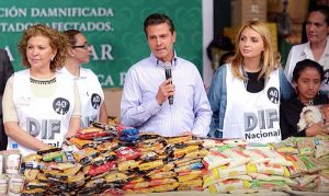 Agradece Peña Nieto apoyo de la sociedad a damnificados, rechaza intermediarios