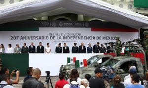 Encabeza Yunes Linares Desfile Cívico-Militar por aniversario de la Independencia de México