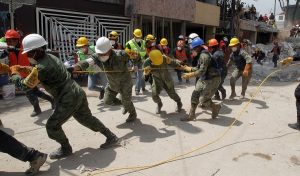 Rinde Twitter homenaje a los “héroes del sismo en México”