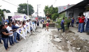 Regresa Gaudiano a La Isla y da banderazo a construcción de calles por más de 5 MDP