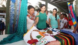 Amplia tianguis de artesanos y productores alianzas comerciales en Puerto Morelos