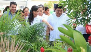 Respalda Laura Fernández a trabajadores del campo con entrega de aspersores