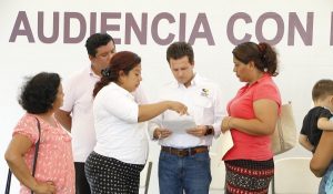 Atiende Gaudiano a pobladores de La Huasteca en Audiencia con el Presidente