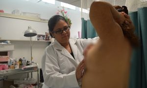 Autoexploración mamaria puede salvar vidas: Salud