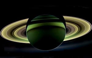 Revela NASA “Calles de Hielo” de Saturno