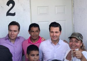 Entrega Peña Nieto casas a damnificados en Chiapas