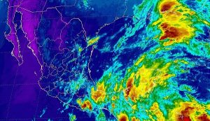 Se prevén tormentas en el sureste y Península de Yucatán debido a tres ondas tropicales