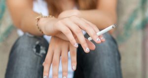 Contenidos químicos en cigarros adelantan menopausia en mujeres: Pérez Barba