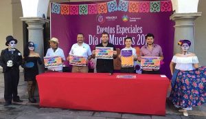 Desfile de catrinas, calaveras y leyendas, para el Día de Muertos en Veracruz