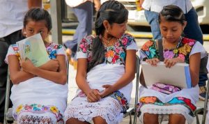 Libros artesanales, poderosas herramientas de difusión en lengua maya