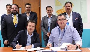 Firma Gaudiano convenio de colaboración con la empresa Samsung Querétaro