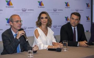 Firma Lupita Jones contrato con TV Azteca para “Mexicana Universal»