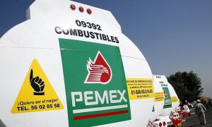 Por ordeña Pemex cesa a trabajadores, investiga a otros