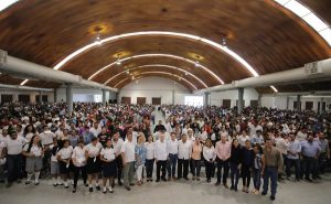 Premia Centro 2 mil 500 estudiantes, “queremos que sean la fuerza productiva de Tabasco”: Gaudiano