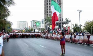 Refuerza Transito información ante el cierre de calles por Maratón nocturno en Cancún