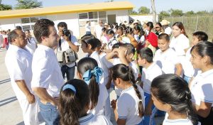 Reconocen alumnos de la primaria “Tabasco Avanza” al alcalde Gaudiano por interés en escuelas