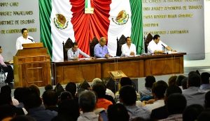 Avance en Cobertura y Calidad educativa  expone Solís Carballo ante diputados