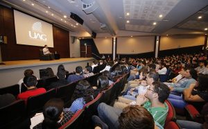 Aprovechar las oportunidades para el crecimiento de los jóvenes, exhorta Gaudiano a estudiantes de la UAG