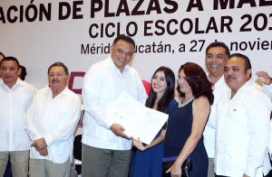 Docentes en Yucatán reciben plazas mediante proceso transparente