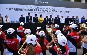 Realizan en Xalapa desfile del 20 de Noviembre