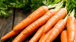 La zanahoria en rodajas o rallada, ponla siempre en la ensalada