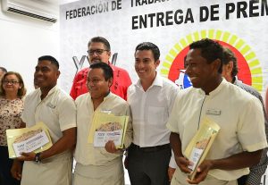 Reconoce Remberto estrada a trabajadores del sector hotelero en Cancún