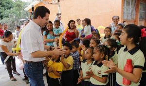 Conviven niños de Anacleto Canabal 3ra en su posada con el edil de Centro