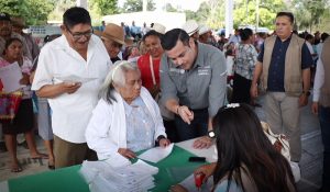Superviso Christian Castro Bello el programa 65 y Más en Campeche
