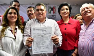 Callejas Roldán se registra como precandidato al Senado por el PRI en Veracruz