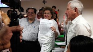 Candita Gil y Manuel Andrade se inscriben para buscar candidatura al Senado