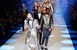 Canta Maluma en la pasarela de Dolce & Gabbana