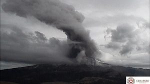 Registra Popocatépetl explosión y fumarola de tres kilómetros de altura