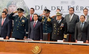 Acompaño Alejandro Moreno al presidente Enrique Peña a la ceremonia del Día del Ejército