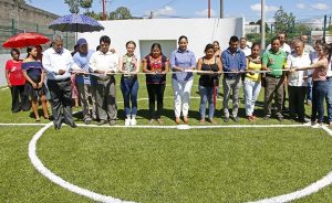 Inaugura Casilda Ruiz cancha de fútbol rápido, ejercitadores y juegos en Ra. Guineo 2ª