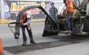 Repara Centro baches provocados por las lluvias de los frentes fríos 24 y 25