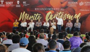 Atestigua alcaldesa Casilda Ruiz entrega del reconocimiento al Mérito Artesanal 2018