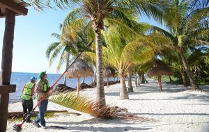 Fortalece gobierno de Remberto Estrada limpieza de playas en “Semana Santa Cancún 2018”