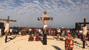 Saldo blanco actividades religiosas en playas de Cancún