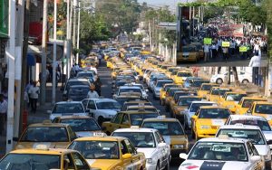 Caos vial de taxistas por marchas y cierres en la capital de Tabasco