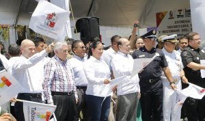 Atestigua Casilda Ruiz entrega de vehículos y equipos de la Secretaría de Seguridad Pública