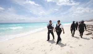Operativo de vigilancia de corporaciones policíacas en zona hotelera Semana Santa Cancún 2018