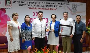 Otorga SPIUJAT reconocimiento de Mujer Universitaria 2018 a María Asunción Ramírez Frías