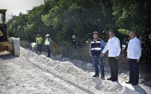 Supervisa Alejandro Moreno Cárdenas trabajos en carretera costera de Campeche
