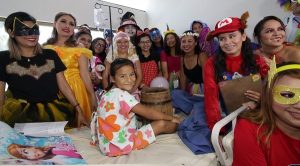 Llevan alegría a pacientes del Hospital del Niño