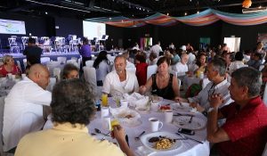 Realiza pioneros tradicional desayuno por Aniversario de Cancún
