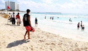 Con saldo blanco concluyen servicios de guardavidas semana santa en playas de Cancún