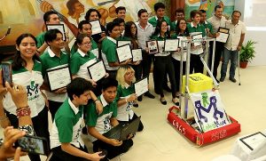 Participación exitosa del equipo cancunense de robótica