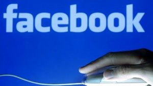 Recompensará Facebook por denuncias de fallas en su sistema